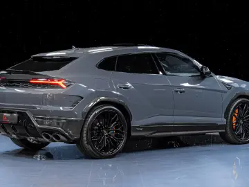 Lamborghini Urus SE 2026 Full Carbon