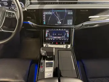 AUDI A8 60 TFSIe Lang quattro Chauffeur B&O Head-UP