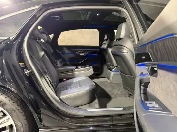 AUDI A8 60 TFSIe Lang quattro Chauffeur B&O Head-UP