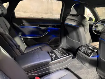 AUDI A8 60 TFSIe Lang quattro Chauffeur B&O Head-UP