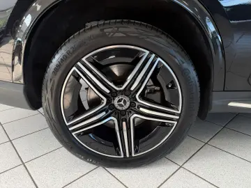 MERCEDES-BENZ GLC 300 e 4M AMG