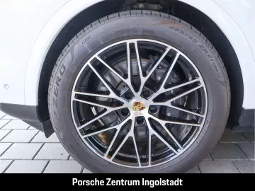 Porsche Cayenne E-Hybrid  Panorama