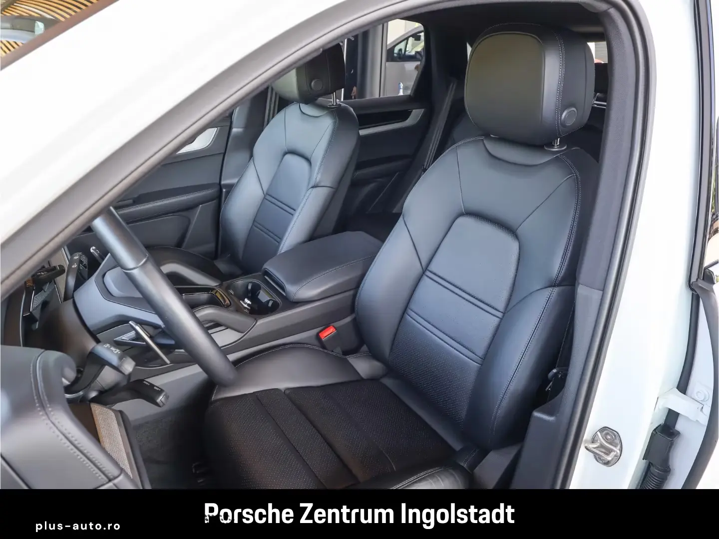 Porsche Cayenne E-Hybrid  Panorama
