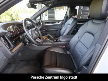 Porsche Cayenne E-Hybrid  Panorama
