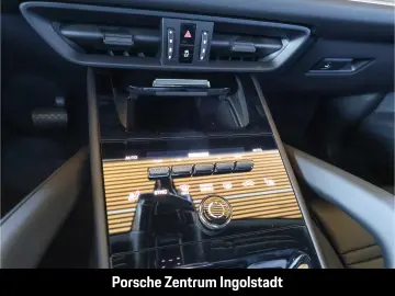 Porsche Cayenne E-Hybrid  Panorama