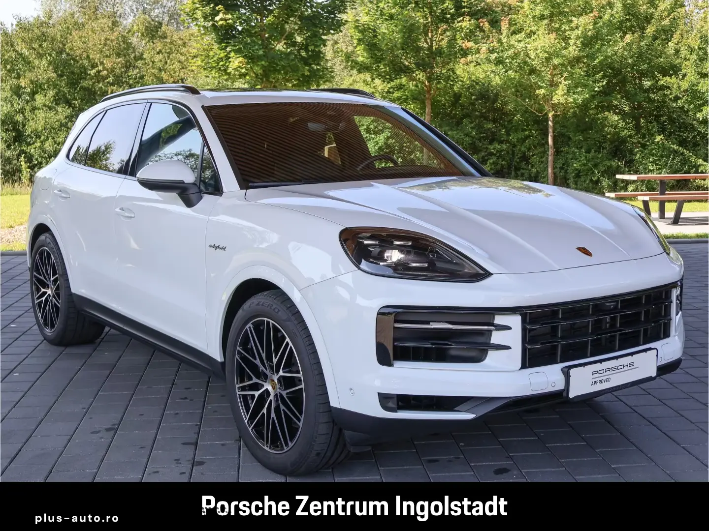Porsche Cayenne E-Hybrid  Panorama