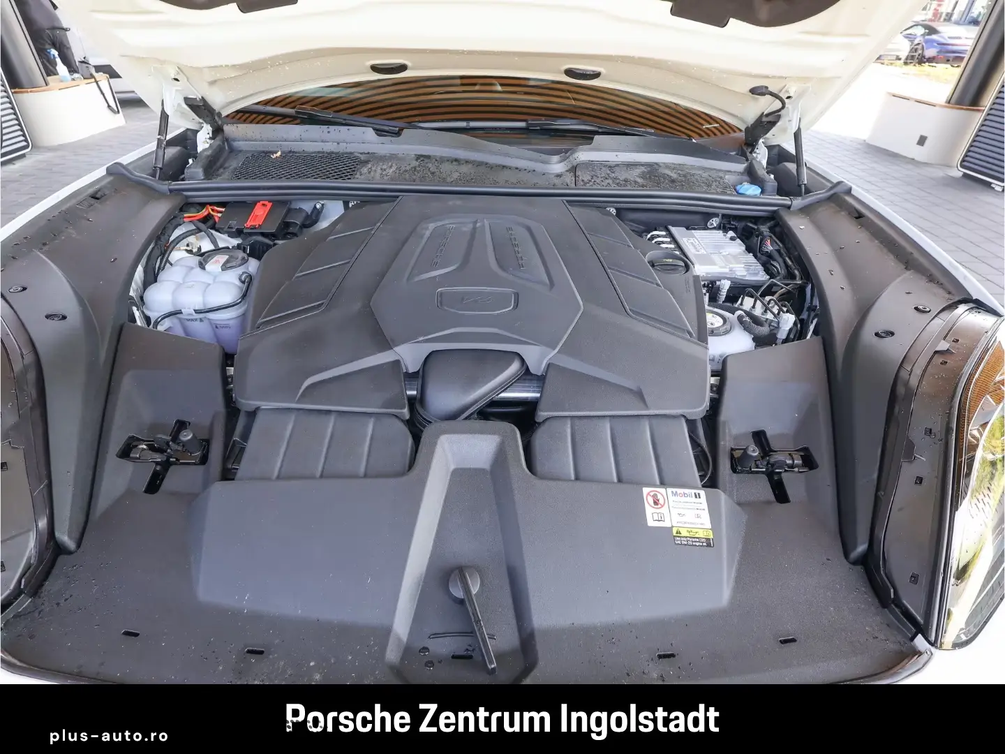 Porsche Cayenne E-Hybrid  Panorama
