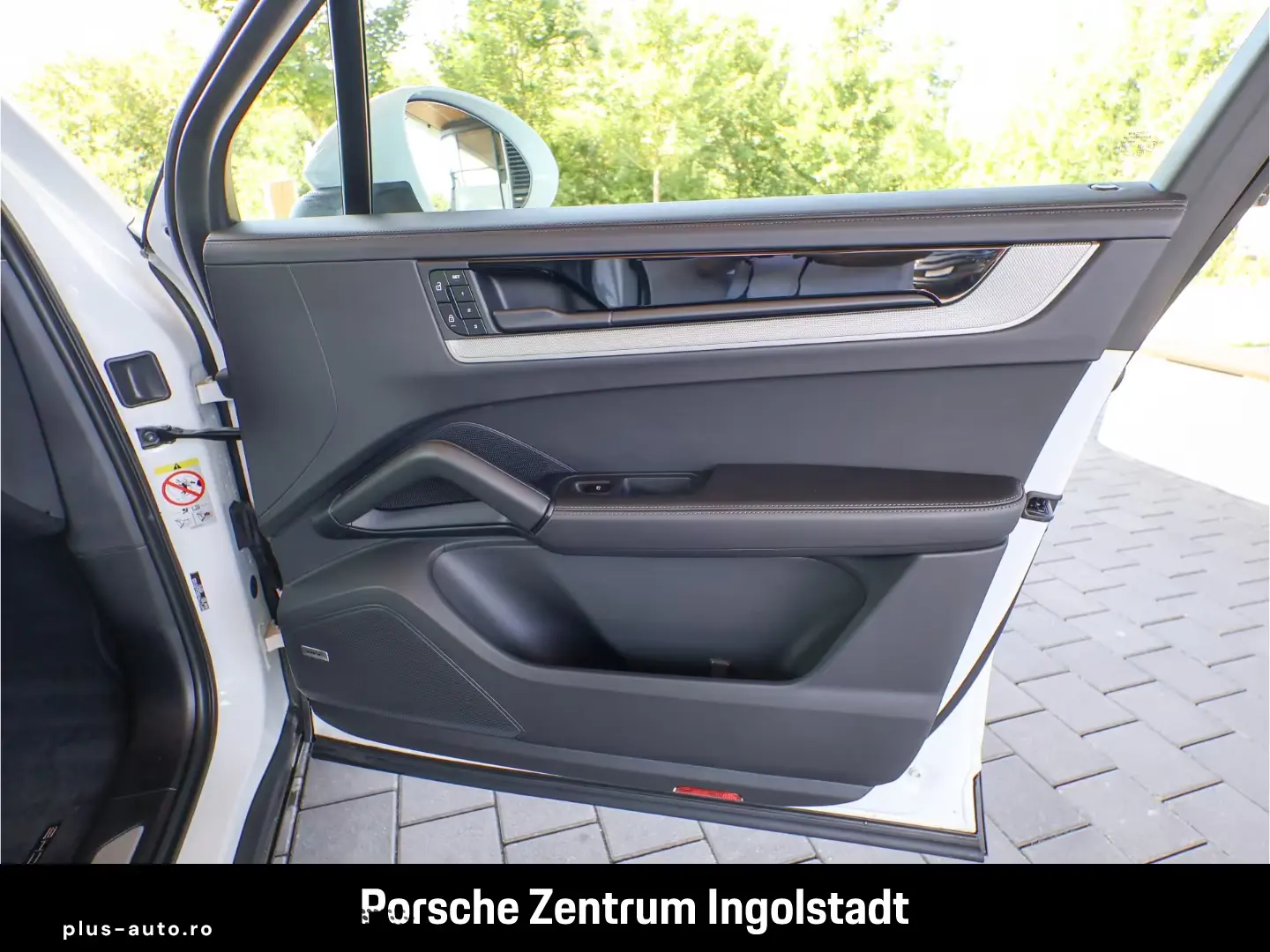 Porsche Cayenne E-Hybrid  Panorama
