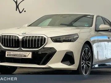 BMW 520i A M-Sport LCPro ACCPro 360  Sitzbelü H&K