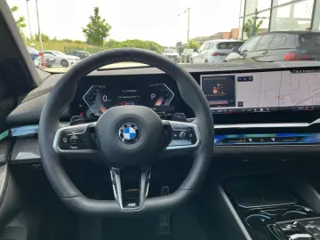 BMW 520d Lim.M Sport Pano AdpLED H K PA  DA  LivePro