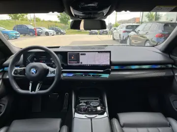 BMW 520d Lim.M Sport Pano AdpLED H K PA  DA  LivePro