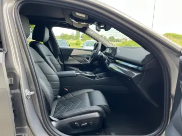 BMW 520d Lim.M Sport Pano AdpLED H K PA  DA  LivePro