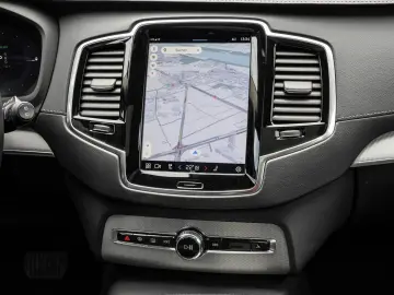 VOLVO XC90 T8 AWD Plus Bright NP 96.740 -  PANO HUD 21