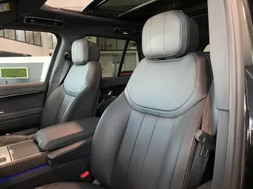 Land Rover Range Rover D350 HSE Shadow Pano