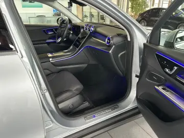 MERCEDES-BENZ GLC 220 d 4M Avantgarde Plus LED Panor…
