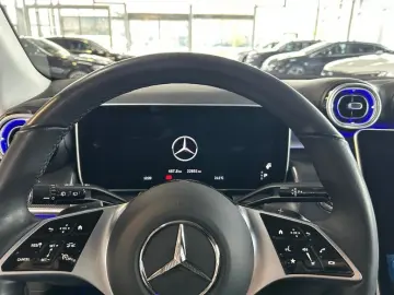 MERCEDES-BENZ GLC 220 d 4M Avantgarde Plus LED Panor…