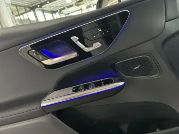 MERCEDES-BENZ GLC 220 d 4M Avantgarde Plus LED Panor…