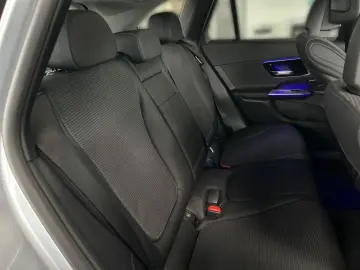 MERCEDES-BENZ GLC 220 d 4M Avantgarde Plus LED Panor…