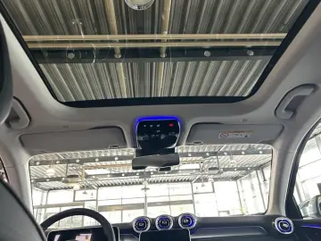 MERCEDES-BENZ GLC 220 d 4M Avantgarde Plus LED Panor…