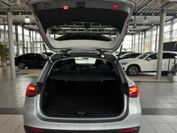 MERCEDES-BENZ GLC 220 d 4M Avantgarde Plus LED Panor…