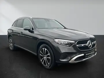 MERCEDES-BENZ GLC 220 d 4M Avantgarde Pano Memory Kamera LED
