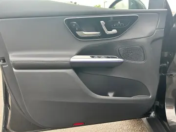 MERCEDES-BENZ GLC 220 d 4M Avantgarde Pano Memory Kamera LED