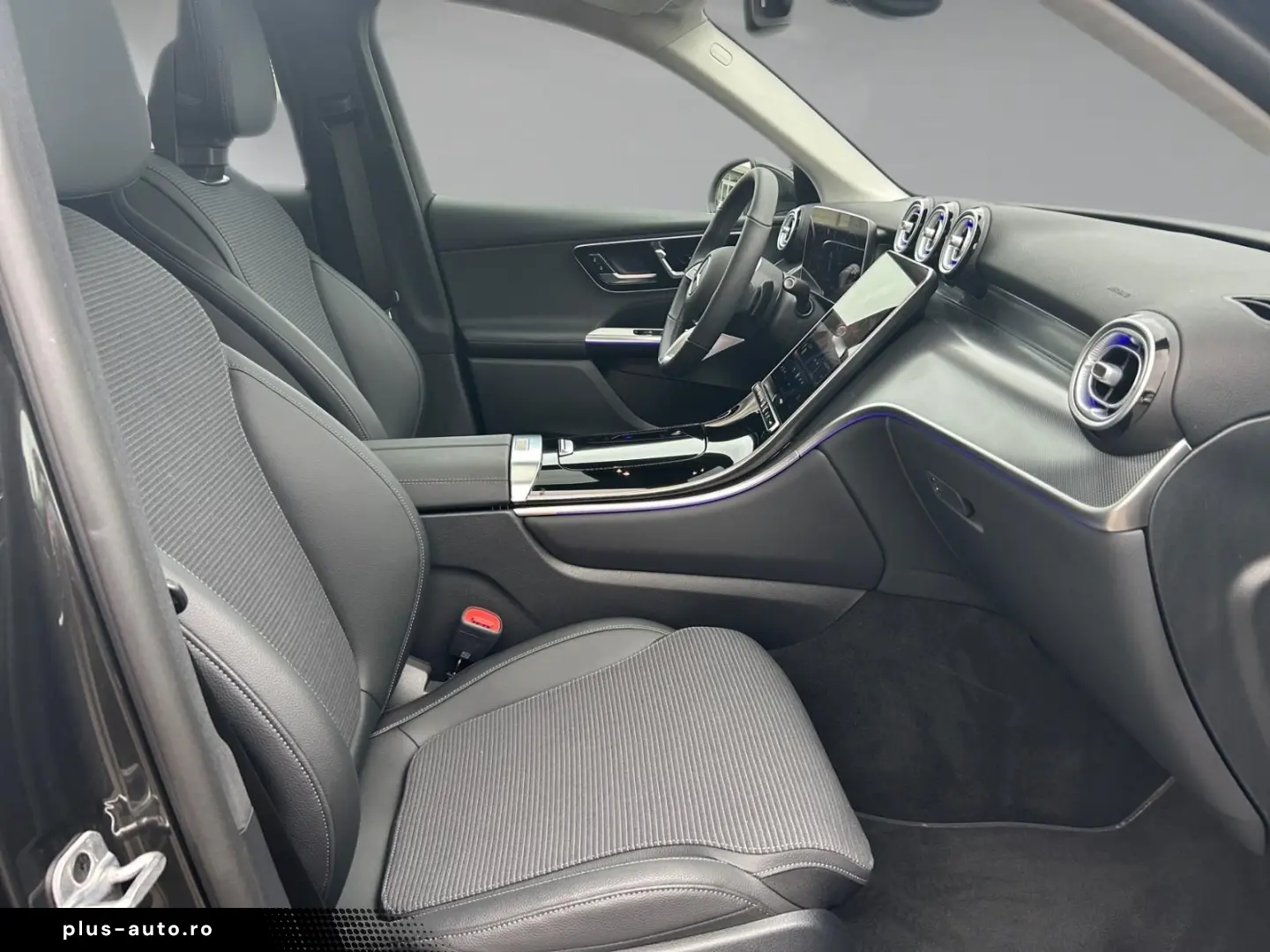 MERCEDES-BENZ GLC 220 d 4M Avantgarde Pano Memory Kamera LED