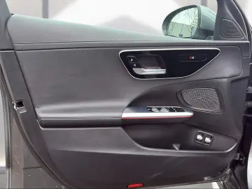 MERCEDES-BENZ C 300 e AMG-LINE LED RFK AMBIENTE DAB …