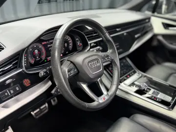 AUDI Q7 45 TDI quattro S line PANO KAMERA