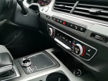AUDI Q7 50 3.0 TDI quattro S-line Selection AHK
