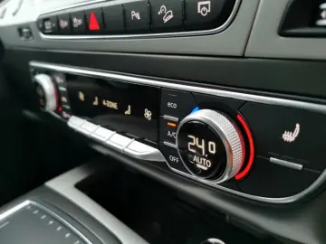 AUDI Q7 50 3.0 TDI quattro S-line Selection AHK