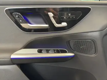MERCEDES-BENZ GLC 300 d 4M AMG KEYLESS-GO SHZ MBUX