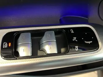 MERCEDES-BENZ GLC 300 d 4M AMG AHK MBUX SHZ LED KLIMA