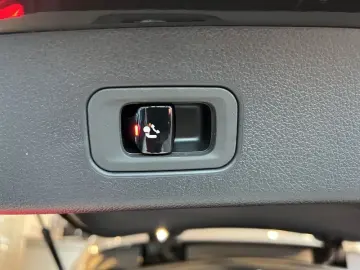 MERCEDES-BENZ GLC 300 d 4M AMG AHK MBUX SHZ LED KLIMA