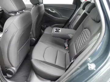 Hyundai i30 Advantage Kombi DCT Plus Paket Navi LED ACC