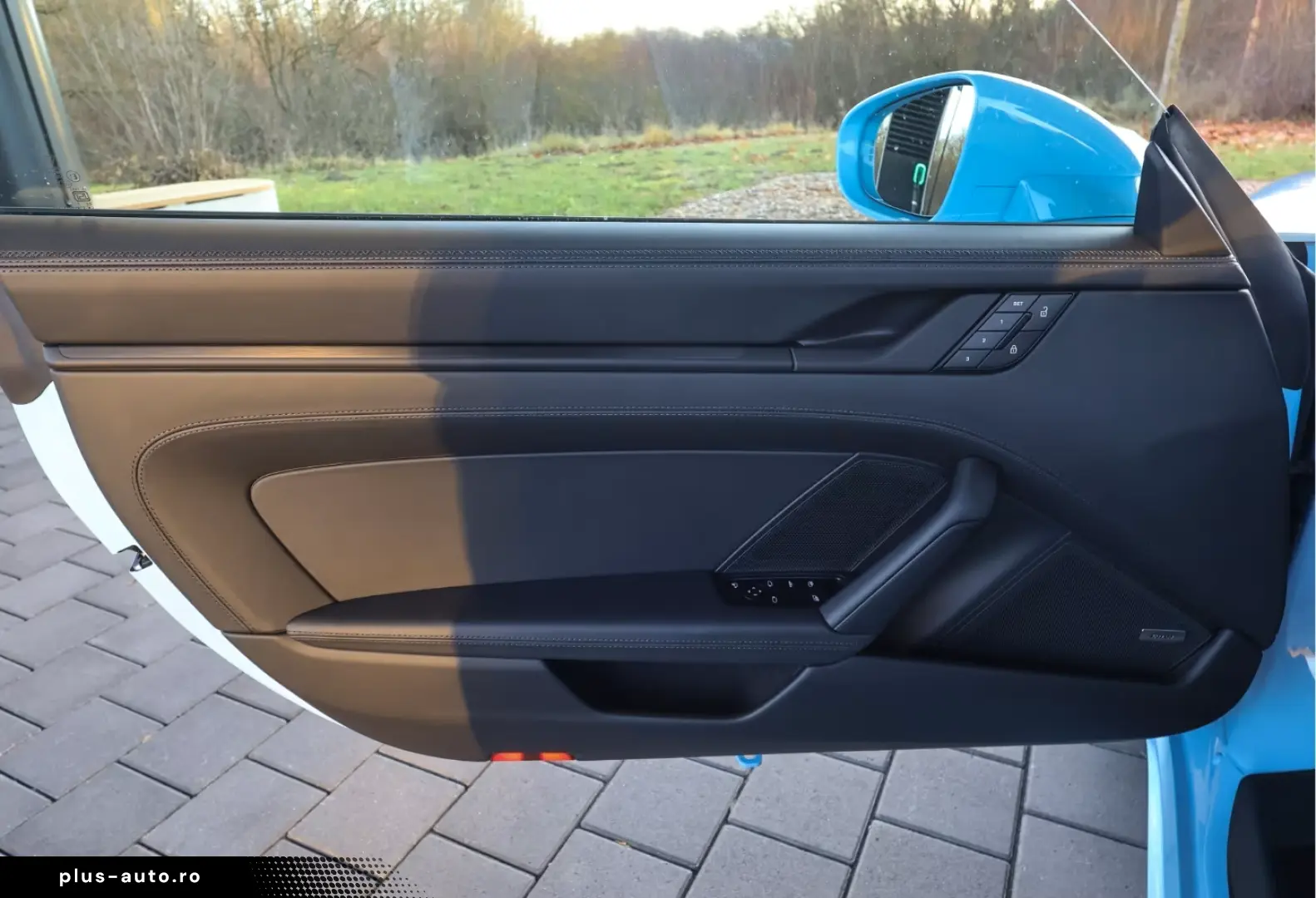 Porsche 992 (911) Carrera 4 GTS Cabriolet SurroundView
