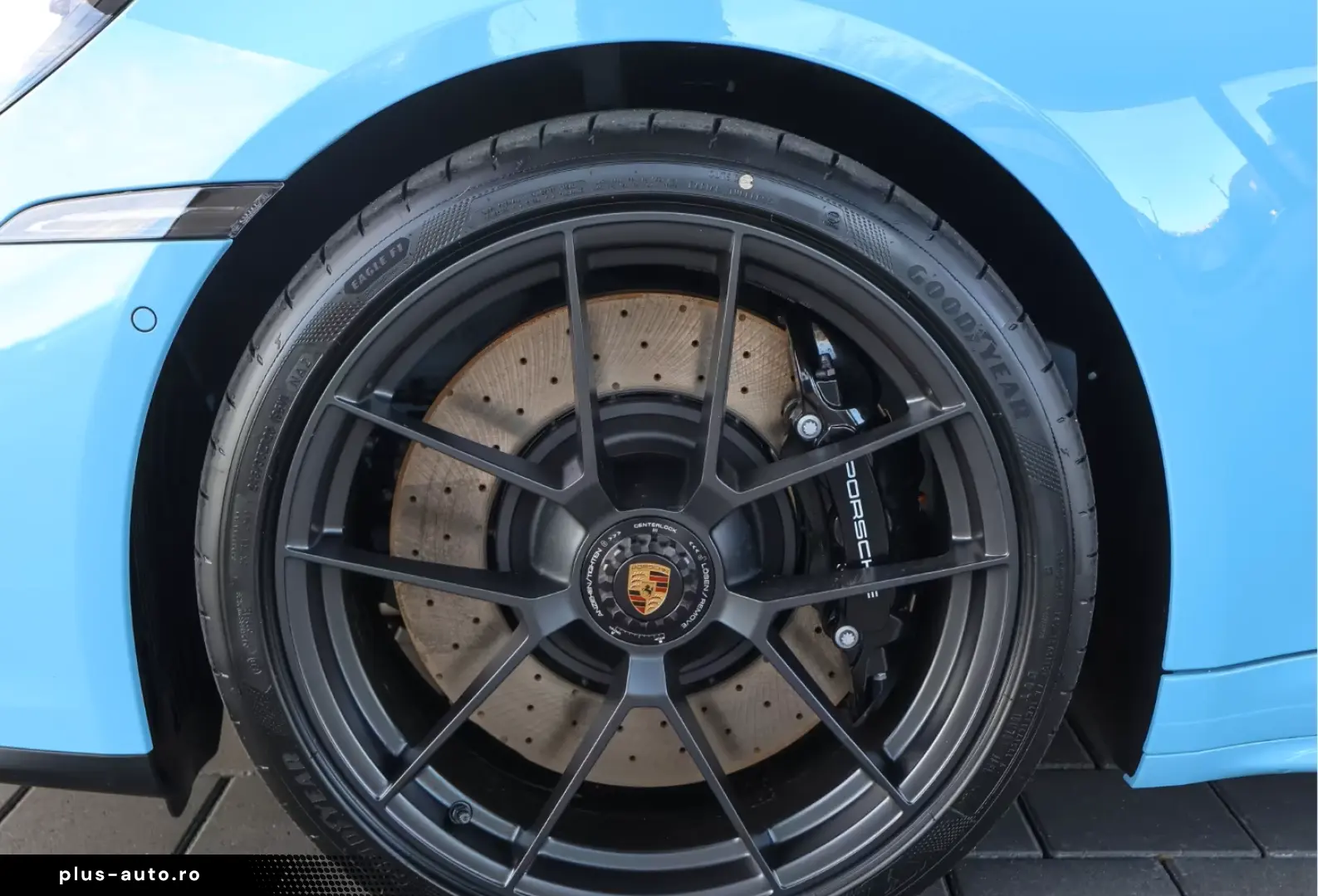 Porsche 992 (911) Carrera 4 GTS Cabriolet SurroundView