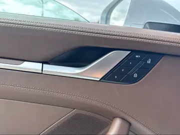 Porsche 992 911 Carrera GTS Cabriolet BOSE Sportabgas