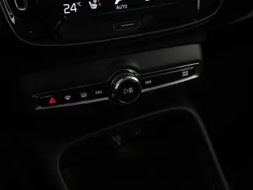 VOLVO XC40 Recharge T5 Ultimate Dark LED Pano Navi 20