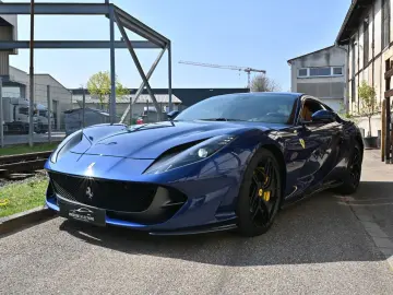 FERRARI 812 Superfast Carbon Power Garantie LED SiHe Top