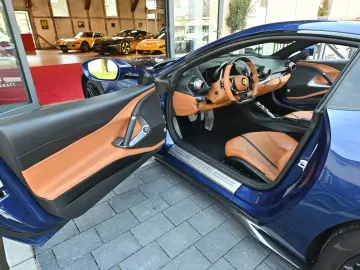 FERRARI 812 Superfast Carbon Power Garantie LED SiHe Top