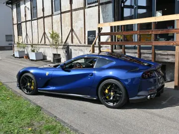 FERRARI 812 Superfast Carbon Power Garantie LED SiHe Top