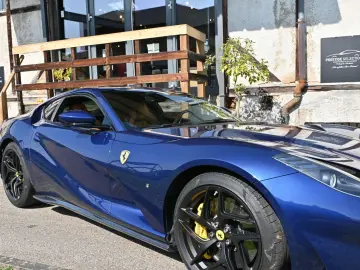 FERRARI 812 Superfast Carbon Power Garantie LED SiHe Top