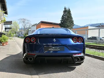 FERRARI 812 Superfast Carbon Power Garantie LED SiHe Top