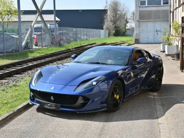 FERRARI 812 Superfast Carbon Power Garantie LED SiHe Top