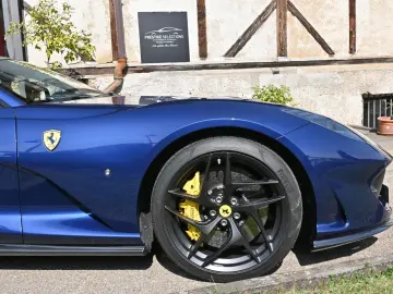FERRARI 812 Superfast Carbon Power Garantie LED SiHe Top