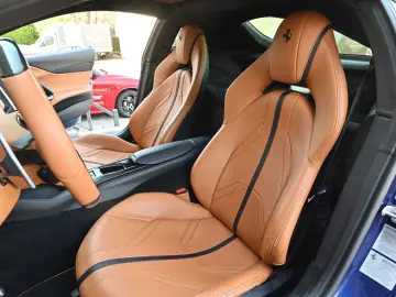 FERRARI 812 Superfast Carbon Power Garantie LED SiHe Top