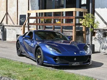 FERRARI 812 Superfast Carbon Power Garantie LED SiHe Top