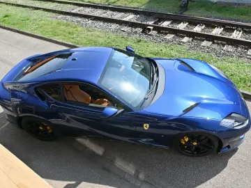 FERRARI 812 Superfast Carbon Power Garantie LED SiHe Top