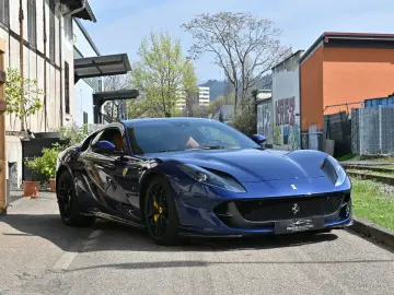 FERRARI 812 Superfast Carbon Power Garantie LED SiHe Top